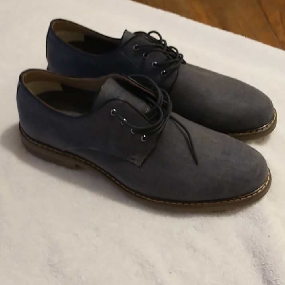 Never worn IZOD chad-f blue dress/casual shoes